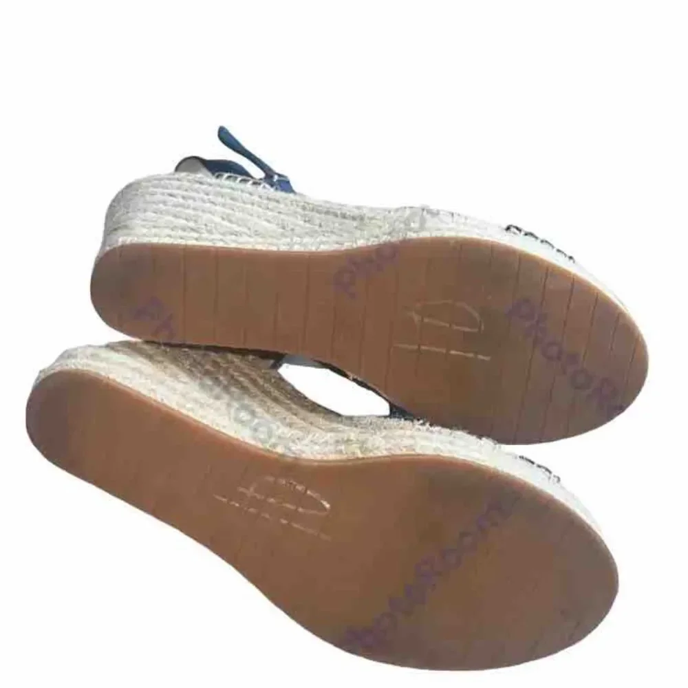 ✨Kenneth Cole Women's Olivia Cross Sandal Sz 7.5 Wedge✨